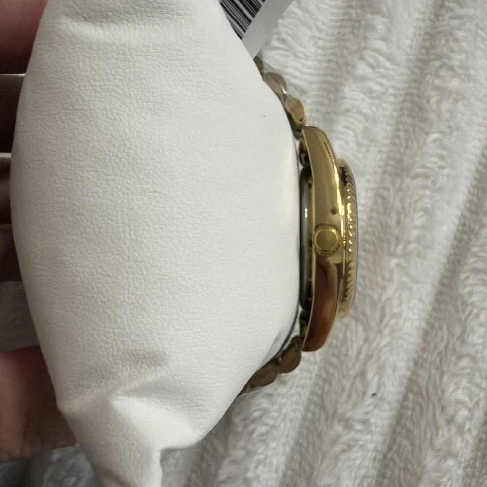 Montres Prestige by Invicta MPW-0269 Diamond Dial Gold-Tone 35mm Dress Watch
